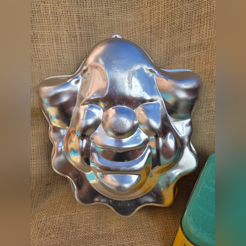 VINTAGE Wilton Party Clown Cake Pan Halloween